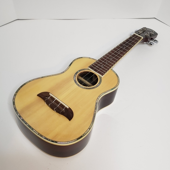 Oscar Schmidt Washburn OU3 Concert Ukulele Spruce Abalone with Great Case NWOT - Picture 8 of 14